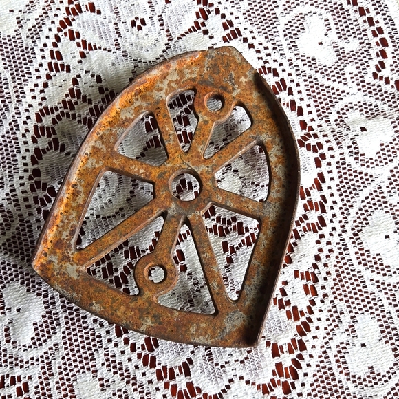 Vintage Antique Sad Iron Trivet Stand Rustic Patina Metal Cast Iron Primitive - Picture 3 of 17
